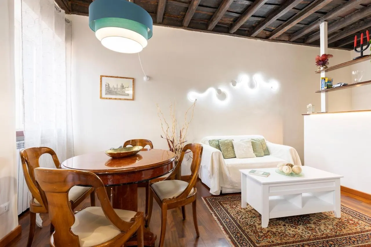 Apartment Trastevere House With Balcony,Quiet New Rome Italy