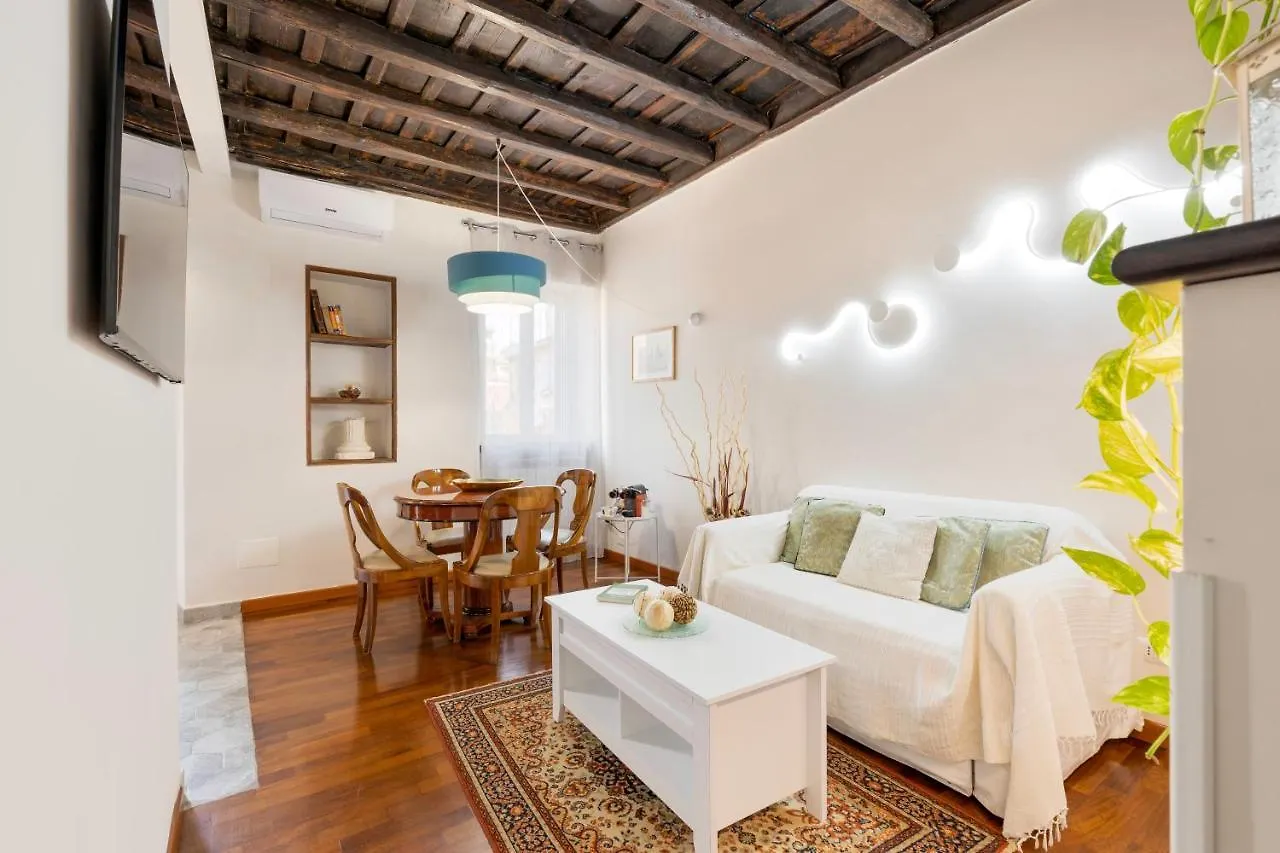 Trastevere House With Balcony,Quiet New Rome