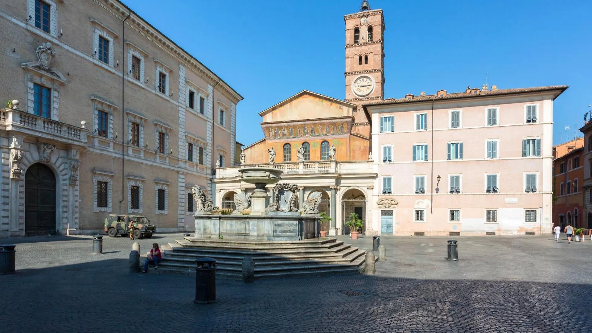 Trastevere House With Balcony,Quiet New Rome Italy