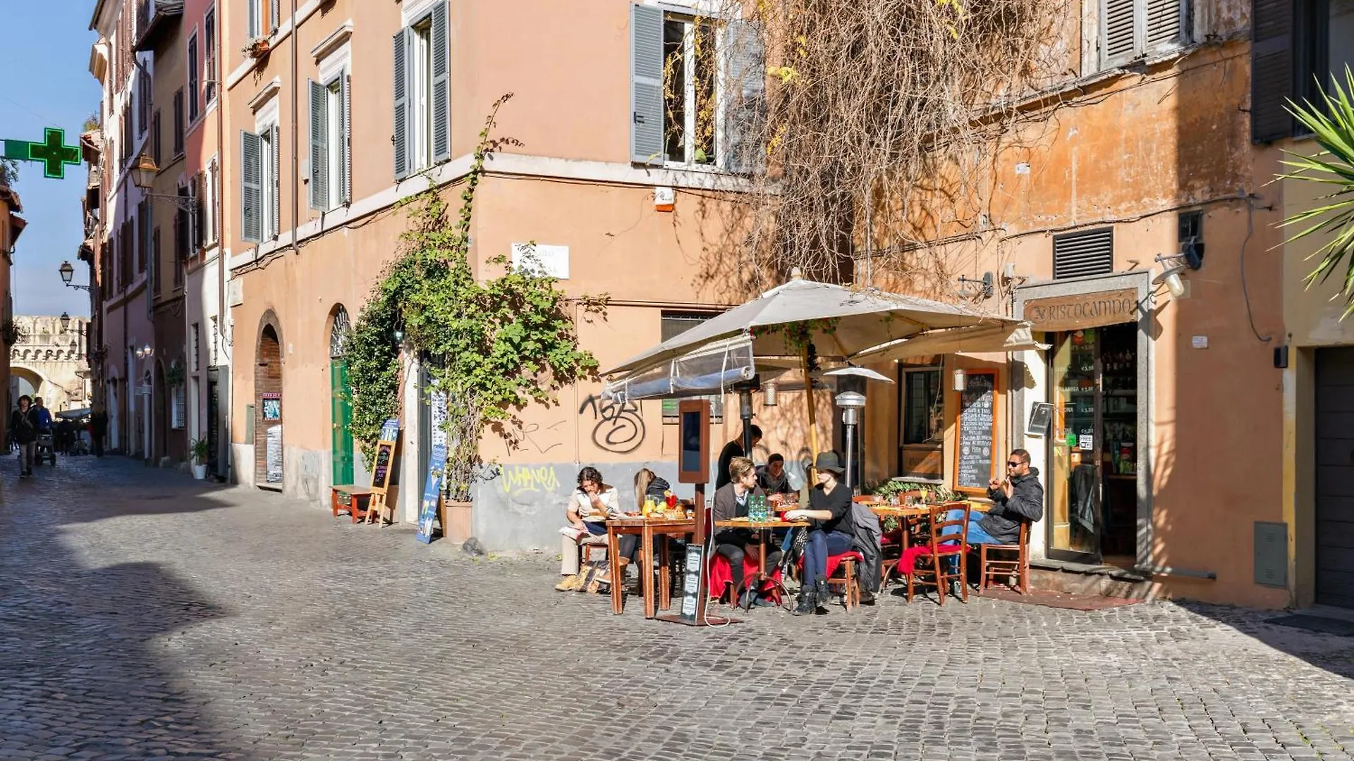 Apartment Trastevere House With Balcony,Quiet New Rome